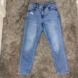 American Eagle Mom jeans size 2 short